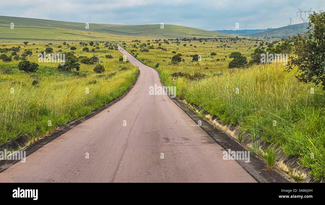 Strada che conduce al nord della Repubblica del Congo Foto Stock