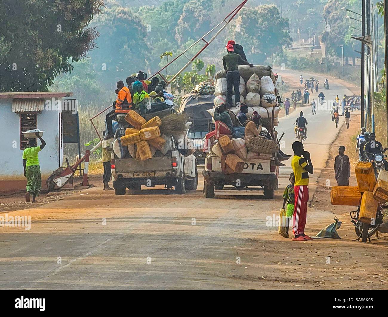 Camion sovraccarico, Repubblica Centrafricana Orientale Foto Stock