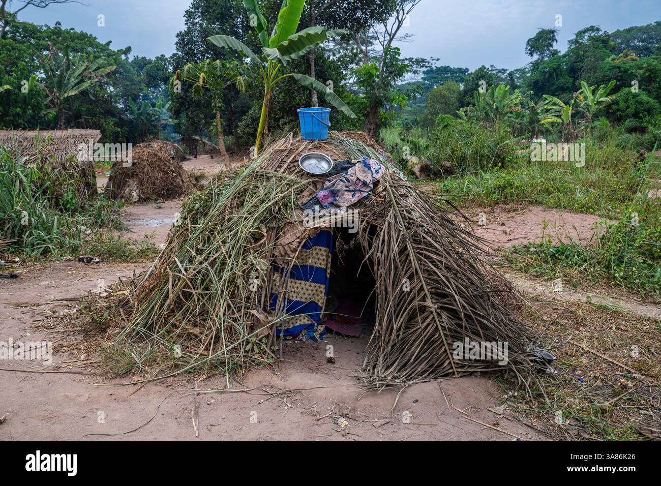 Dimora pigmea, Parco Nazionale Dzanga Sangha, UNESCO, Repubblica Centrafricana Foto Stock