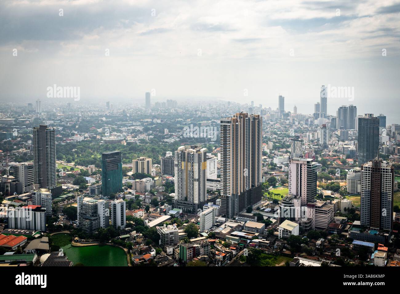 Vista su Colombo dalla Lotus Tower, Colombo, Sri Lanka Foto Stock