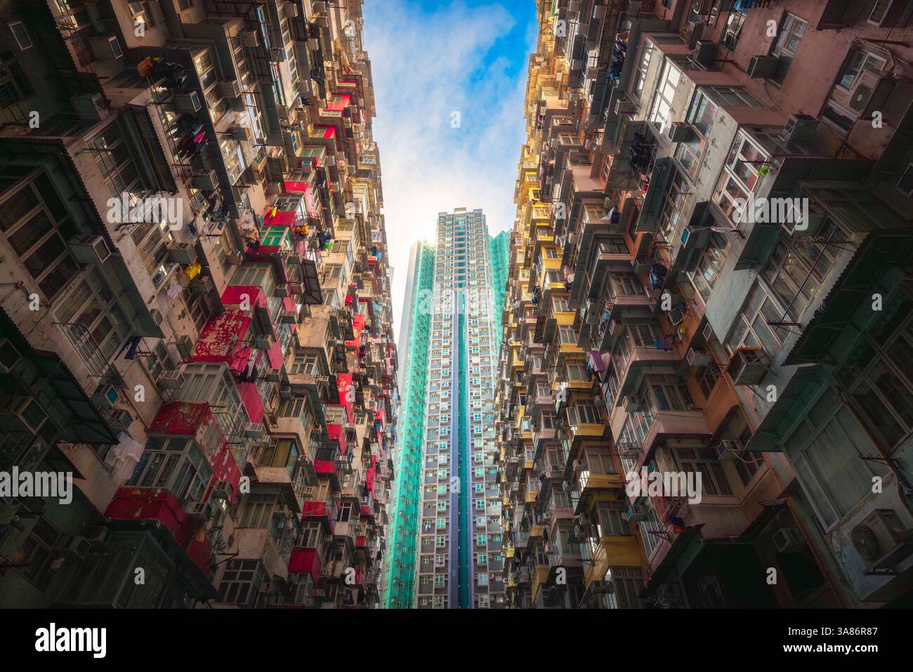 Monster Buildings all'alba, Quarry Bay. Hong Kong, Cina Foto Stock