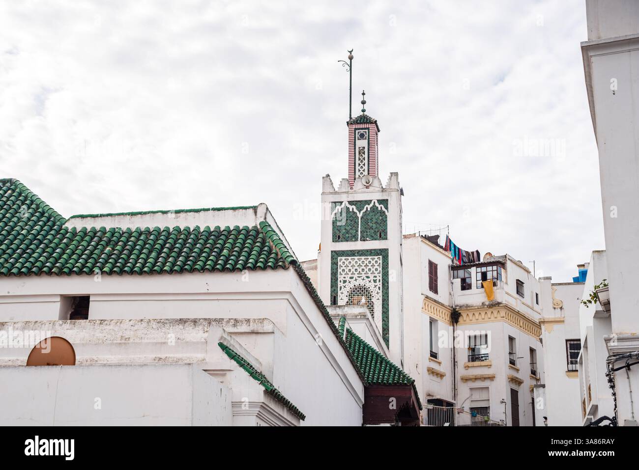 Grande Moschea di Tangeri con le sue piastrelle verdi, Tangeri, Marocco Foto Stock