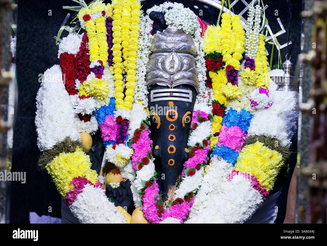 Tempio indù e santuario delle grotte di Batu, Dio degli elefanti indù Ganesh (Ganesha) (Ganapati), Kuala Lumpur, Malesia Foto Stock
