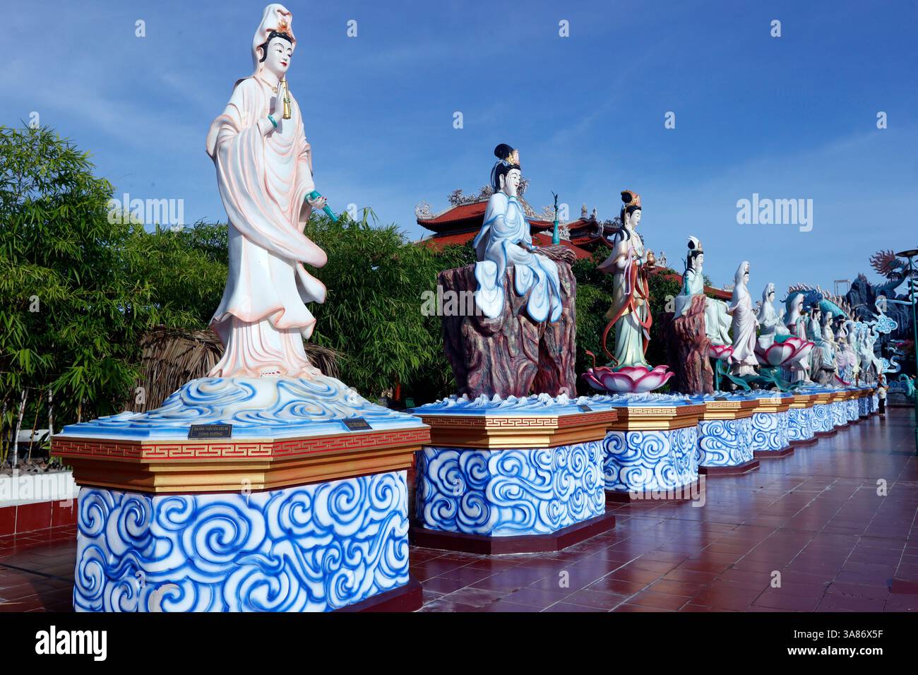 Pagoda buddista Thien Truc, Quan am (Quanyin) (Bodhisattva della compassione) (Dea della Misericordia), Bac Lieu, Vietnam Foto Stock
