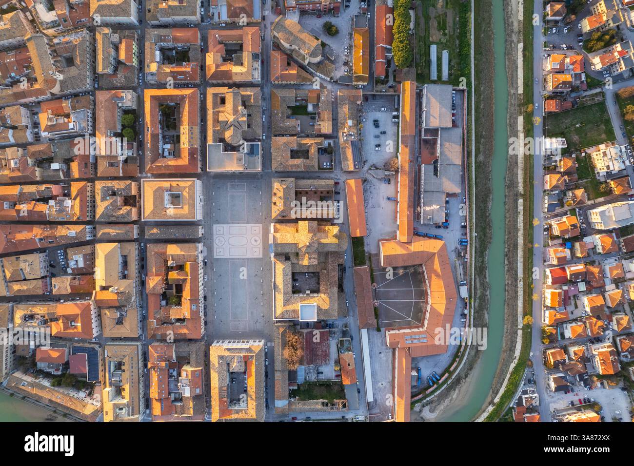 Veduta aerea della città italiana Senigallia Foto Stock