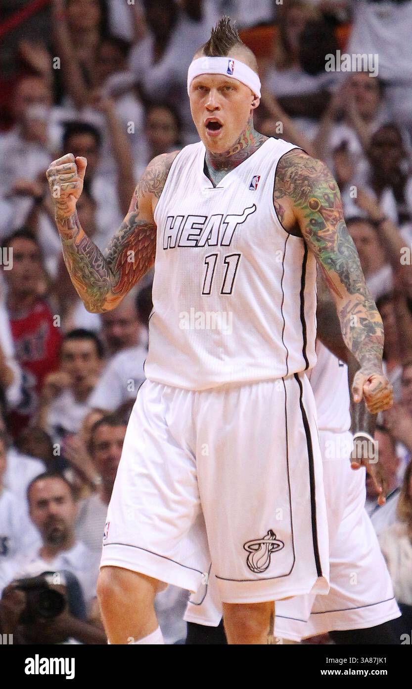 21 aprile 2013 - Miami, FL, USA - Chris Andersen dei Miami Heat durante gara 1 dei playoff contro i Milwaukee Bucks all'AmericanAirlines Arena di Miami, Florida, il 21 aprile 2013. Una dunk Andersen, e le successive celebrazioni per lo sbalzo delle braccia, hanno acceso la folla e contribuito a stabilire il tono per la serie dominata dagli Heat. (Immagine di credito: © David Santiago/MCT/ZUMAPRESS.com) Foto Stock