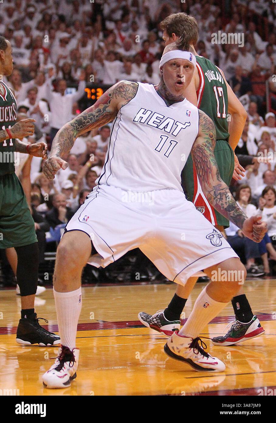 21 aprile 2013 - Miami, FL, USA - Chris Andersen dei Miami Heat durante gara 1 dei playoff contro i Milwaukee Bucks all'AmericanAirlines Arena di Miami, Florida, il 21 aprile 2013. Una dunk Andersen, e le successive celebrazioni per lo sbalzo delle braccia, hanno acceso la folla e contribuito a stabilire il tono per la serie dominata dagli Heat. (Immagine di credito: © David Santiago/MCT/ZUMAPRESS.com) Foto Stock