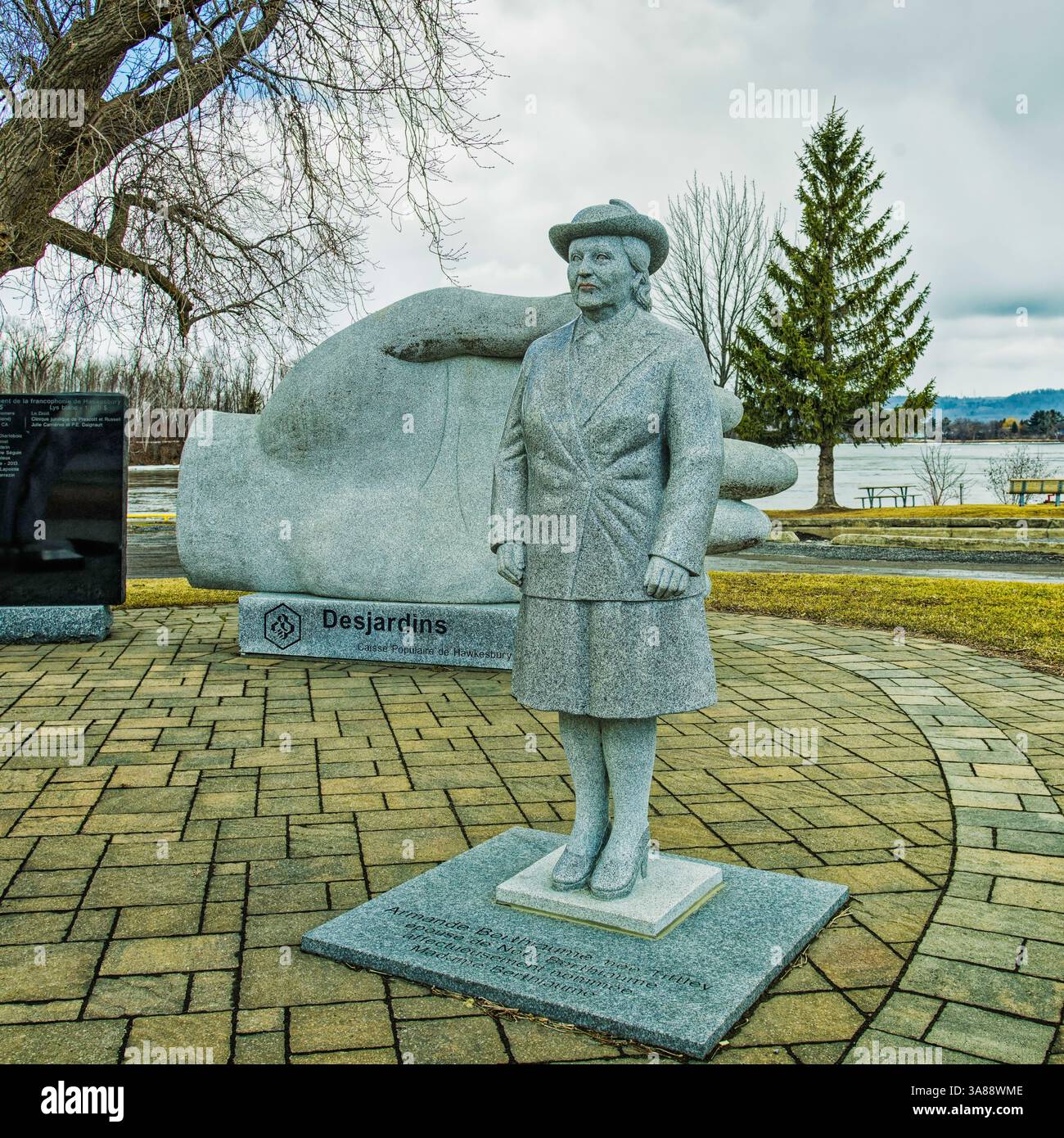 Armande Mimi Berthiaume - vedute della statua Foto Stock