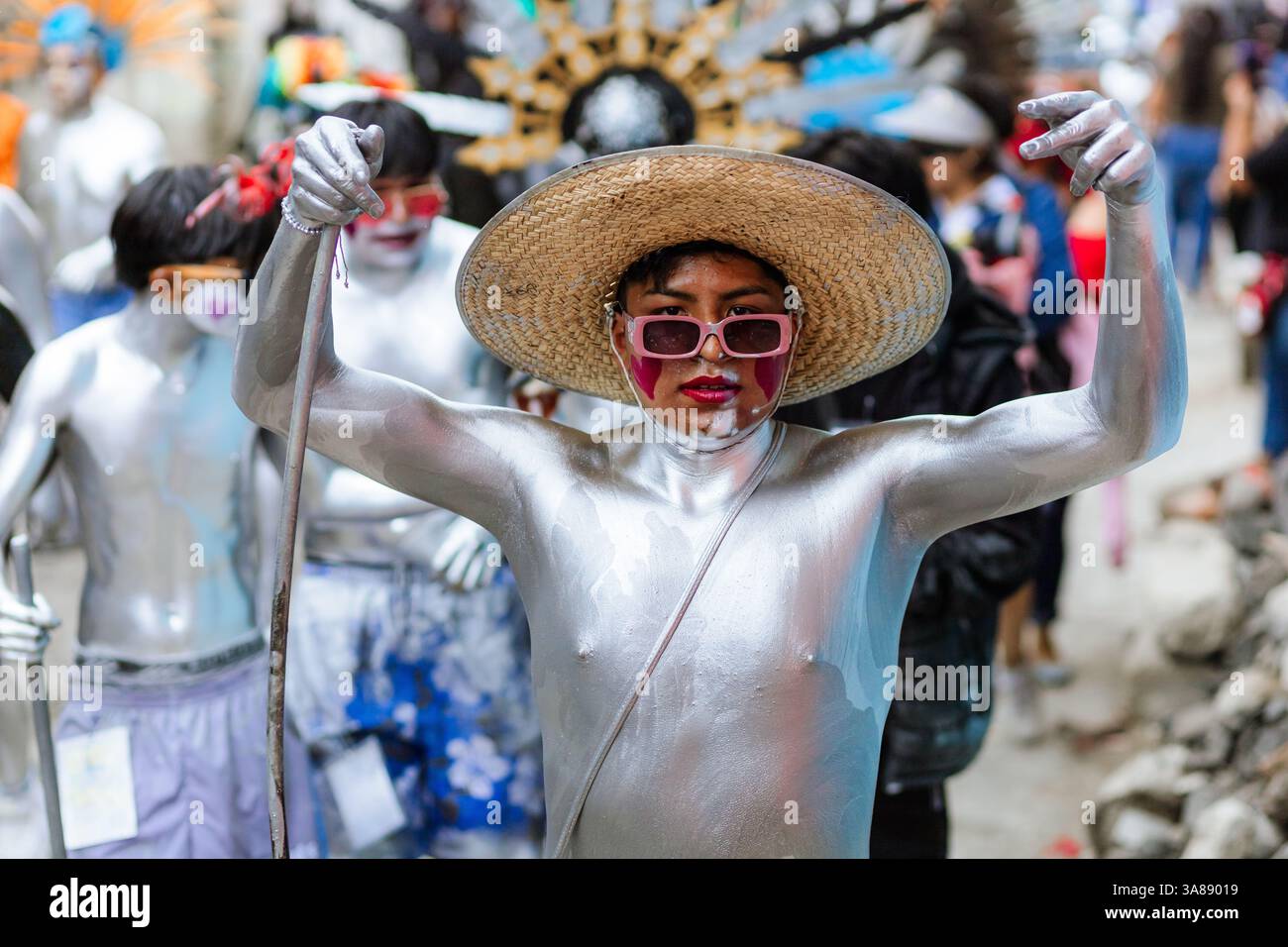 Gli uomini travestiti da Xinacates celebrano la fine del carnevale, ricoperti di olio bruciato o di vernice in polvere con olio. Foto Stock