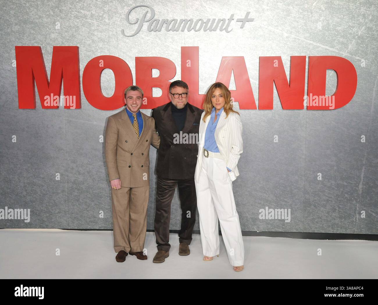 Londra, Regno Unito. 27 marzo 2025. Rocco Ritchie, Guy Ritchie e Jacqui Ainsley alla prima mondiale "MobLand", Odeon Luxe Leicester Square, Leicester Square, giovedì 27 marzo 2025 a Londra, Inghilterra, Regno Unito. CAP/CAN © CAN/Capital Pictures credito: Capital Pictures/Alamy Live News Foto Stock