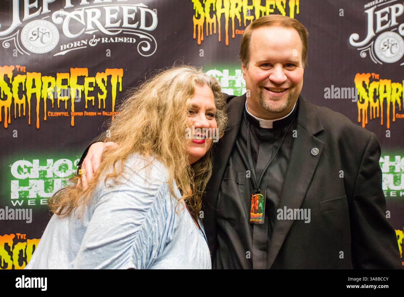 29 settembre 2017 - Lexington, Kentucky, Stati Uniti d'America - LEXINGTON, Kentucky - 29 SETTEMBRE: Il vescovo James Long e un amico si fermano al Black Carpet durante lo ScareFest X il 29 settembre 2017, al Lexington Convention Center di Lexington, Kentucky. (Foto di Mat Gdowski/South Bay Photography) (immagine di credito: © Mat Gdowski via ZUMA Wire) Foto Stock