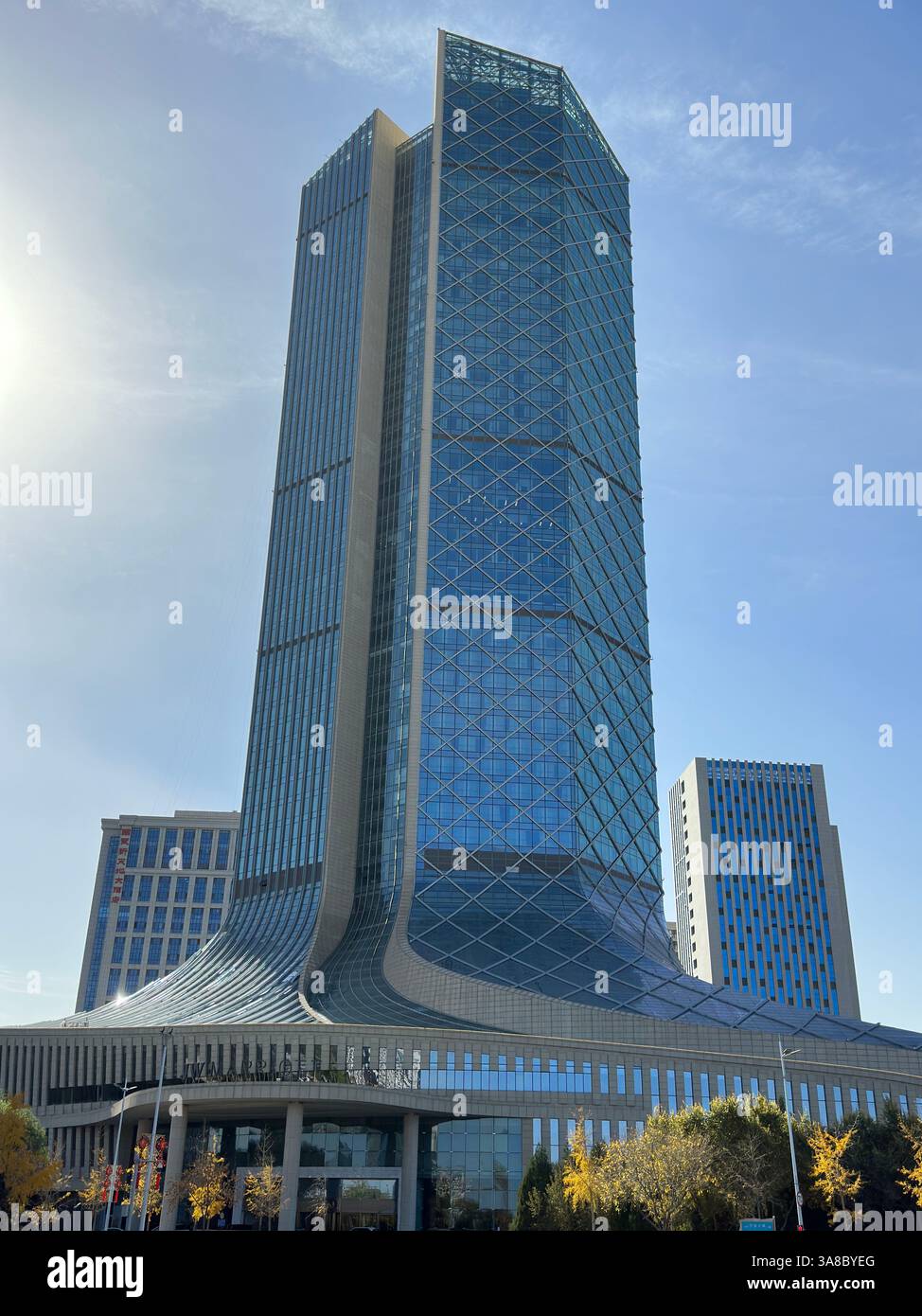 Yinchuan, Cina - 2 novembre 2023: JW Marriott Hotel a Yinchuan. Il JW Marriott è un hotel di lusso di proprietà di Marriott International. Foto Stock