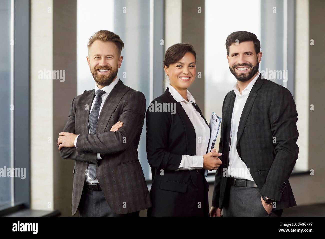 Ritratto di Happy Business Team in ufficio Foto Stock