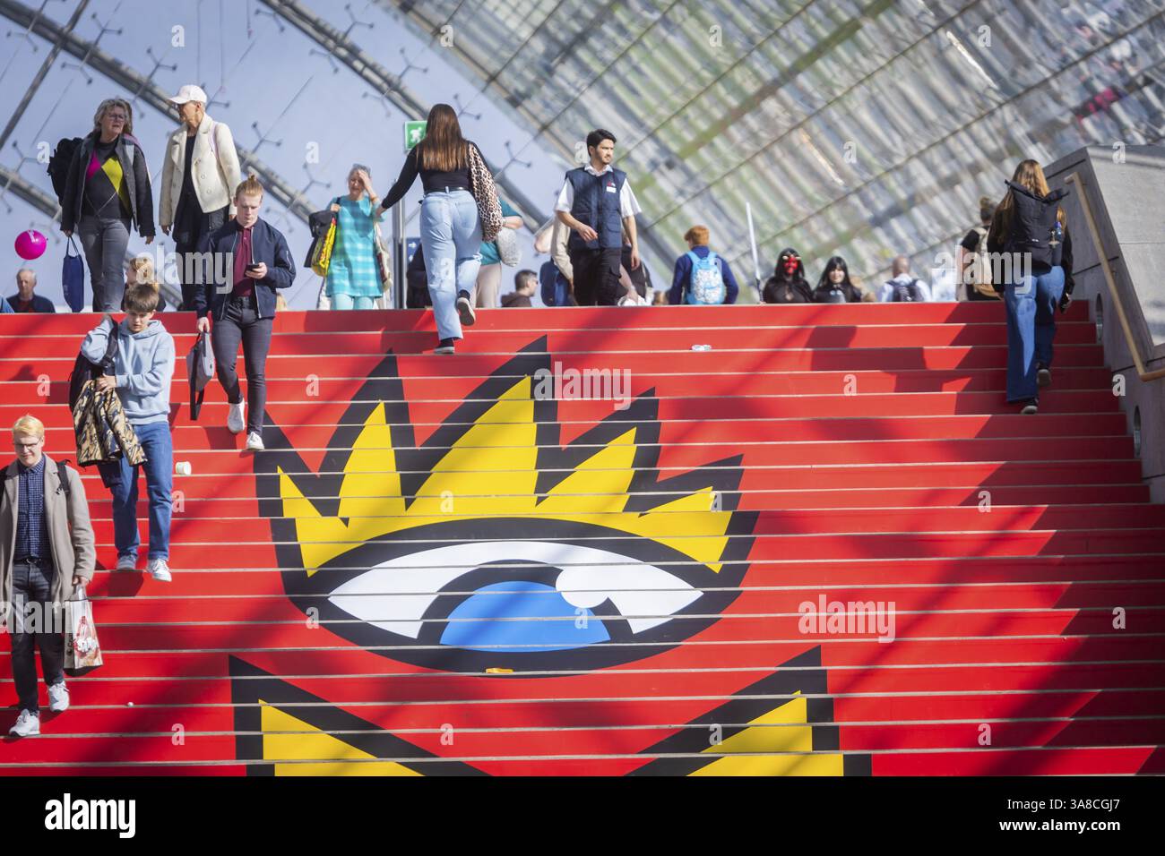 Alla nuova fiera, 2 040 espositori provenienti da 45 paesi presenteranno le innovazioni di quest'anno. Il motto della fiera di quest'anno è parole Move Worlds . Foto Stock