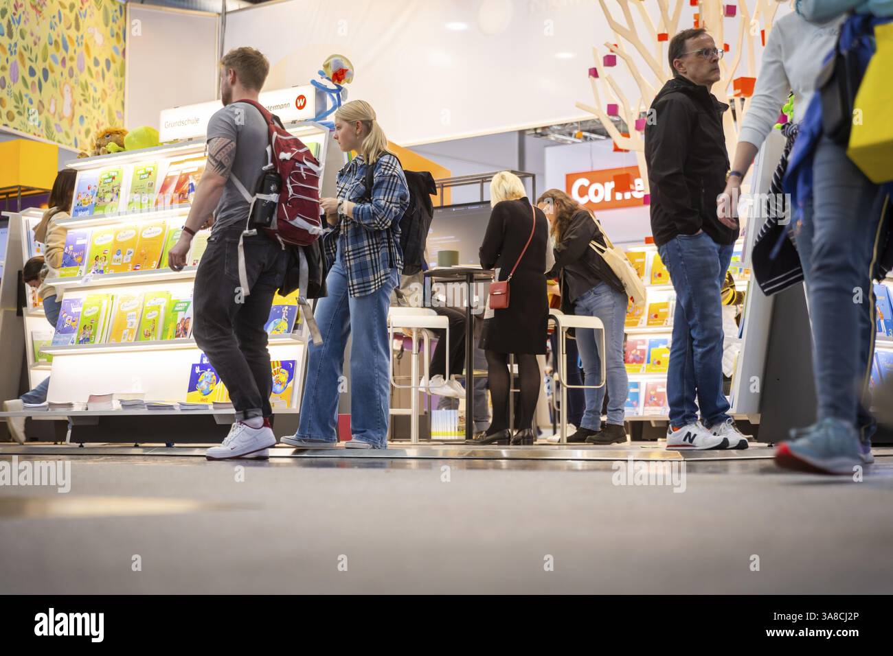 Alla nuova fiera, 2 040 espositori provenienti da 45 paesi presenteranno le innovazioni di quest'anno. Il motto della fiera di quest'anno è parole Move Worlds . Foto Stock