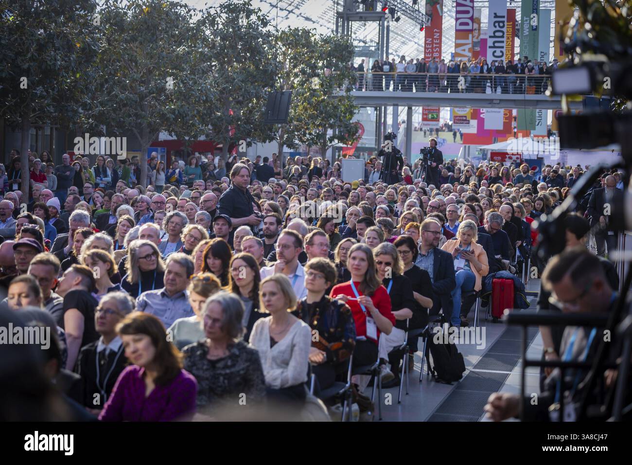 Alla nuova fiera, 2 040 espositori provenienti da 45 paesi presenteranno le innovazioni di quest'anno. Il motto della fiera di quest'anno è parole Move Worlds . Foto Stock
