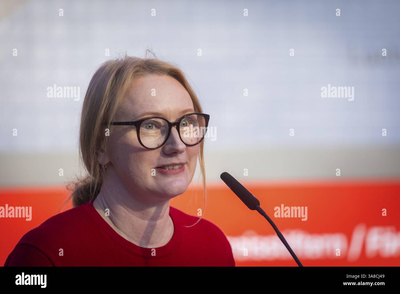 Alla nuova fiera, 2 040 espositori provenienti da 45 paesi presenteranno le innovazioni di quest'anno. Il motto della fiera di quest'anno è parole Move Worlds . Foto Stock