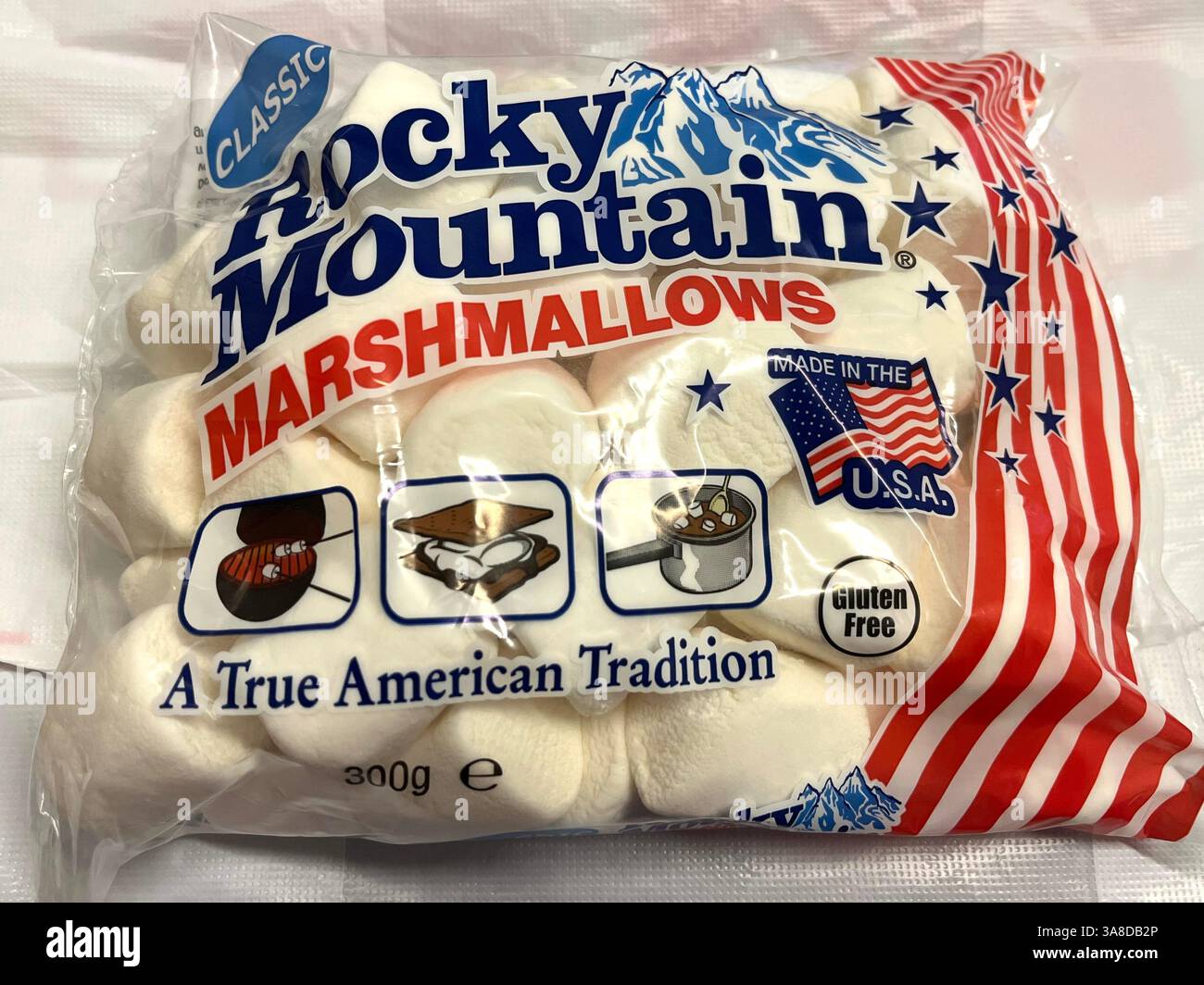 Marshmallow delle Montagne Rocciose, marshmallow, prodotti negli Stati Uniti, confezione di marshmallow, cucina americana tradizionale, pasticceria, confezioni colorate, dolci, caramelle - Immagine stock catturata con smartphone