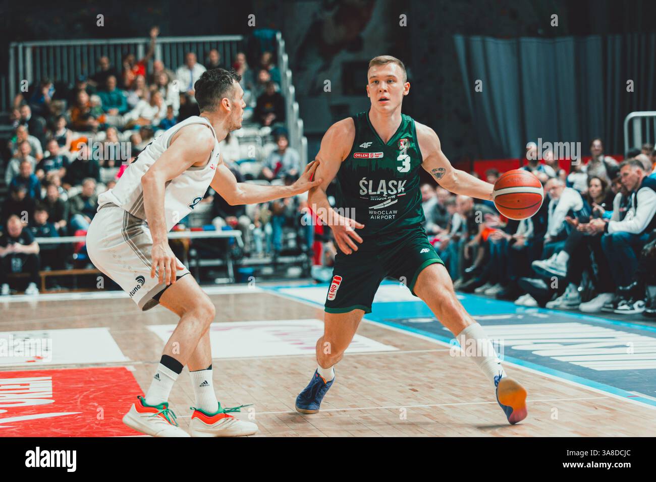 Błażej Kulikowski durante la partita di pallacanestro polacca tra Dziki Warszawa e Śląsk Wrocław Foto Stock