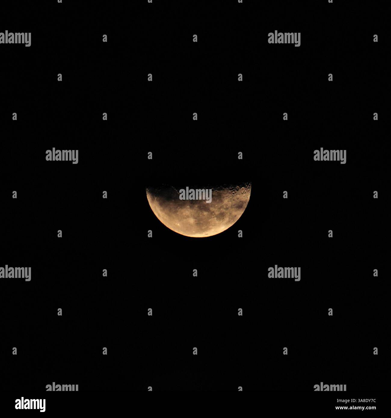 IL QUARTO DI LUNA (FULL O APEX), OSSERVATO DI NOTTE NELL'EMISFERO MERIDIONALE. Foto Stock