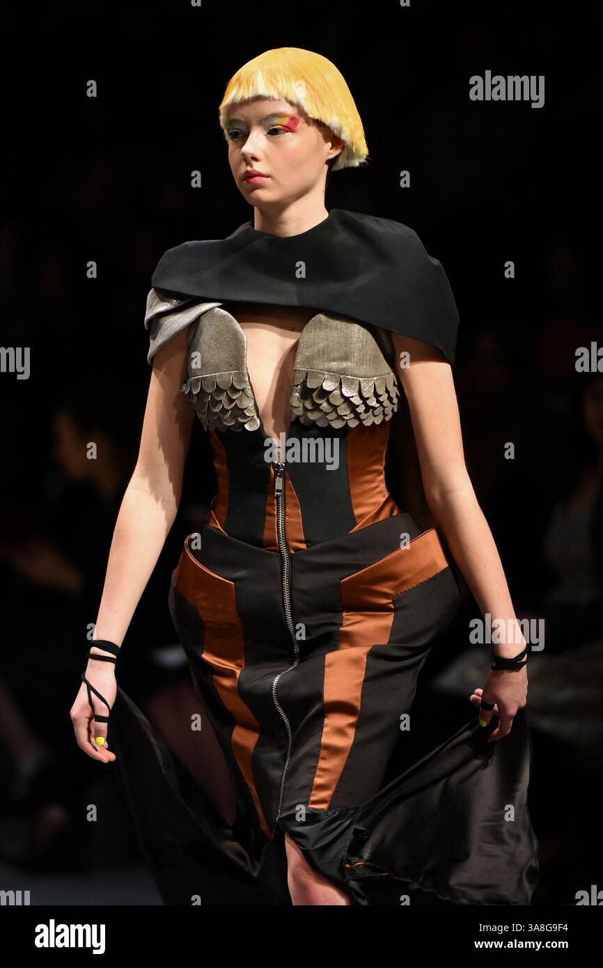 7 settembre 2017 - Melbourne, Victoria, Australia - sfilate di design della studentessa Sophie Rodriguez durante la Melbourne Fashion Week a Melbourne, Australia (immagine di credito: © Sydney Low via ZUMA Wire) Foto Stock