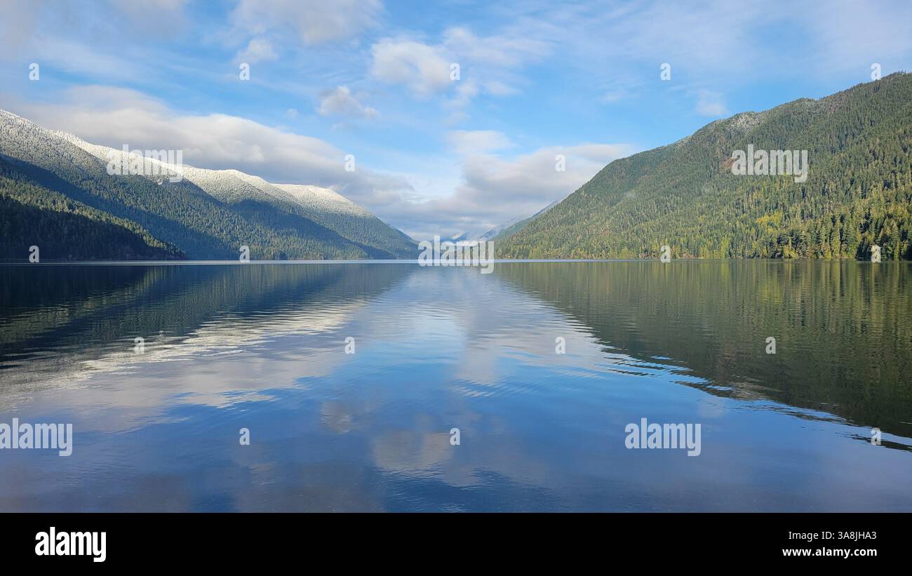 Il lago di Crescent presso il Parco Nazionale di Olympic Foto Stock