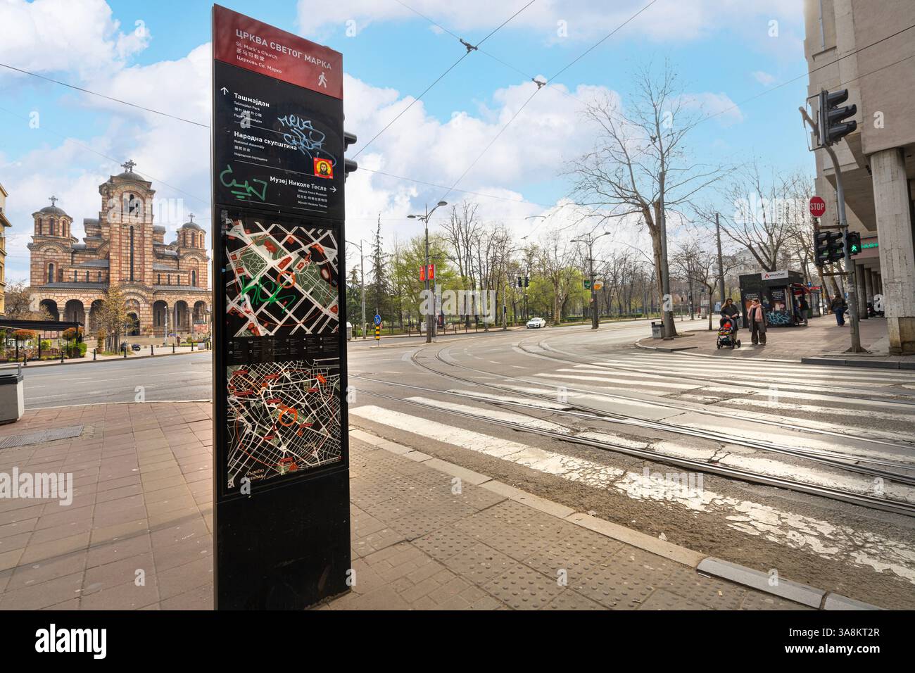 Belgrado, Serbia. 22 marzo 2025. un cartello turistico in una strada nel centro storico della città Foto Stock