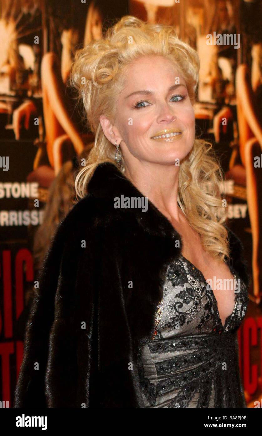23 marzo 2006 - Berlino, Stati Uniti - 22 marzo 2006 - Berlino, Germania - Sharon Stone. '' BASIC INSTINCT 2'' Premiere tenutasi al Cine Star, Sony Center Potsdamer Platz. Credito fotografico: Fischer/Siemoneit/AdMedia (immagine di credito: © Siemoneit/AdMedia via cavo ZUMA) Foto Stock