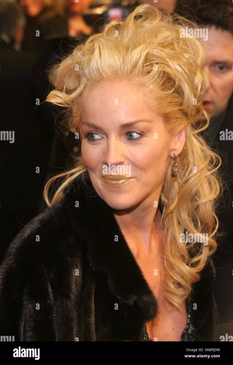 23 marzo 2006 - Berlino, Stati Uniti - 22 marzo 2006 - Berlino, Germania - Sharon Stone. '' BASIC INSTINCT 2'' Premiere tenutasi al Cine Star, Sony Center Potsdamer Platz. Credito fotografico: Fischer/Siemoneit/AdMedia (immagine di credito: © Siemoneit/AdMedia via cavo ZUMA) Foto Stock