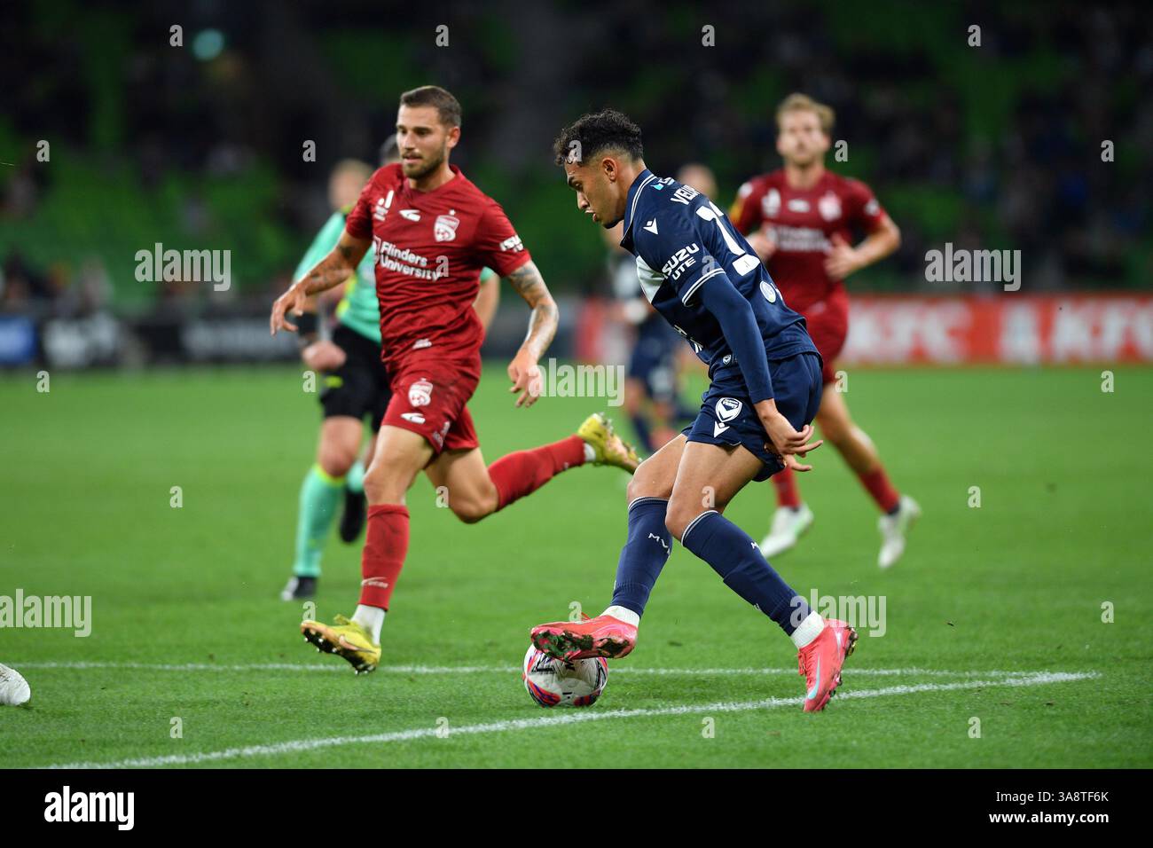 MELBOURNE, AUSTRALIA. 29 marzo 2025. Nella foto: L'attaccante della vittoria di Melbourne Nishan VELUPILLAY in azione durante la partita ISUZU A League Pride Cup Unite Round 24, Melbourne Victory contro Adelaide United all'AAMI Park di Melbourne, Australia il 29 marzo 2025. Crediti: Karl Phillipson / Alamy Live News Foto Stock
