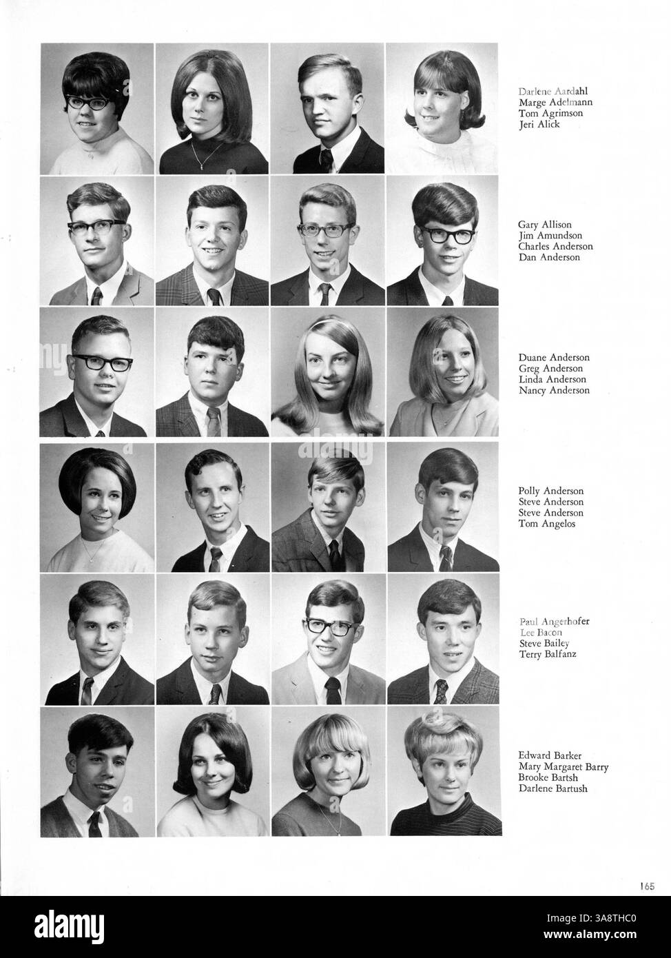 Questo annuario del 1968 mette in evidenza le attività, i risultati e le esperienze degli studenti della Kennedy High School, dei docenti e dei gruppi extracurriculari durante tutto l'anno scolastico. Foto Stock