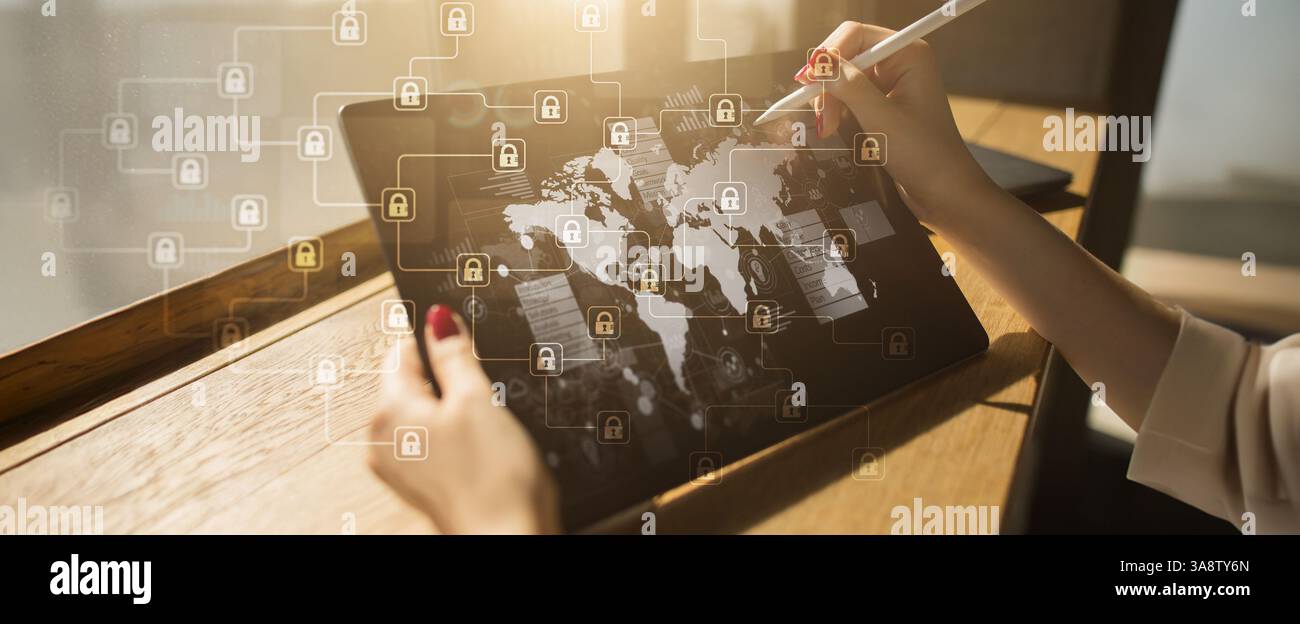 Sicurezza informatica protezione dei dati con crittografia e misure di sicurezza su un concetto di banner, business e tecnologia ampio. Foto Stock