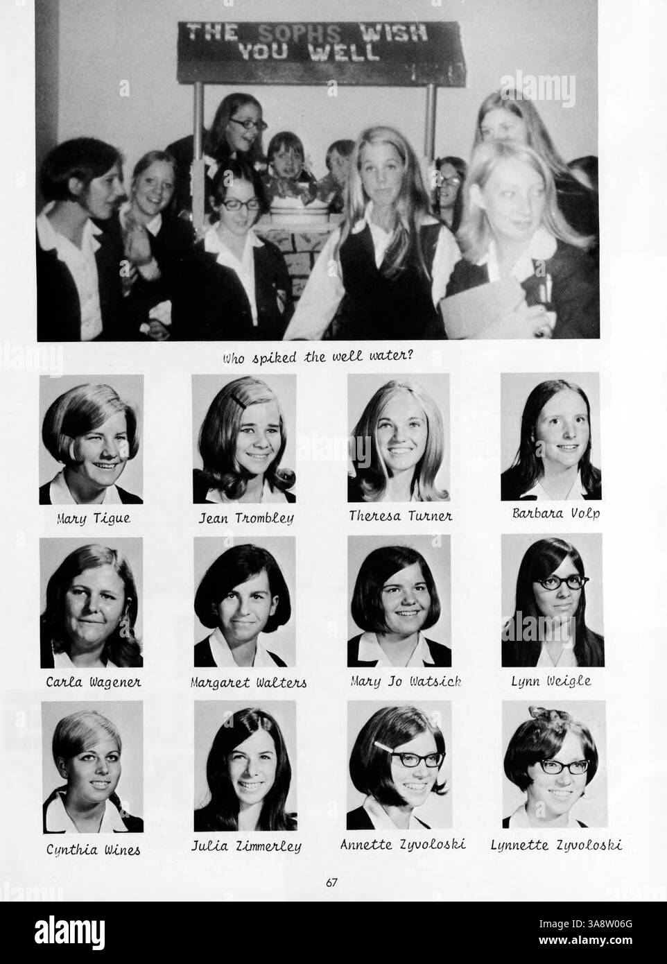 L'annuario "Dayesye" del 1970 della St. Margaret's Academy offre uno sguardo sull'anno scolastico 1969-1970, con atletica leggera, club studenteschi e l'integrazione della storia afroamericana nell'ambiente scolastico. Foto Stock