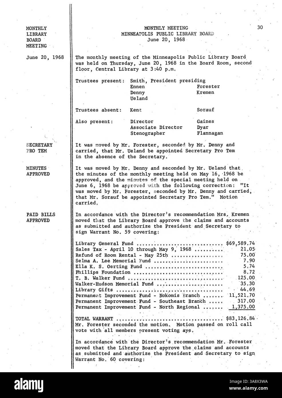 I verbali delle riunioni del Consiglio di amministrazione della Biblioteca pubblica di Minneapolis del 1968 forniscono un resoconto delle decisioni amministrative del Consiglio e delle discussioni riguardanti i servizi di biblioteca, comprese le iniziative di finanziamento e sviluppo per l'anno. Questo documento riflette il ruolo della biblioteca nel sostenere la comunità locale. Foto Stock
