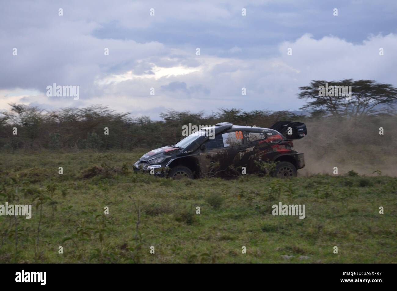 WRC SAFARI RALLY KENYA CON SAMI PAJARI E KALLE ROVANPERA E AUTISTA KENIANO, ERIC BENJI IL 22 MARZO 2025 Foto Stock