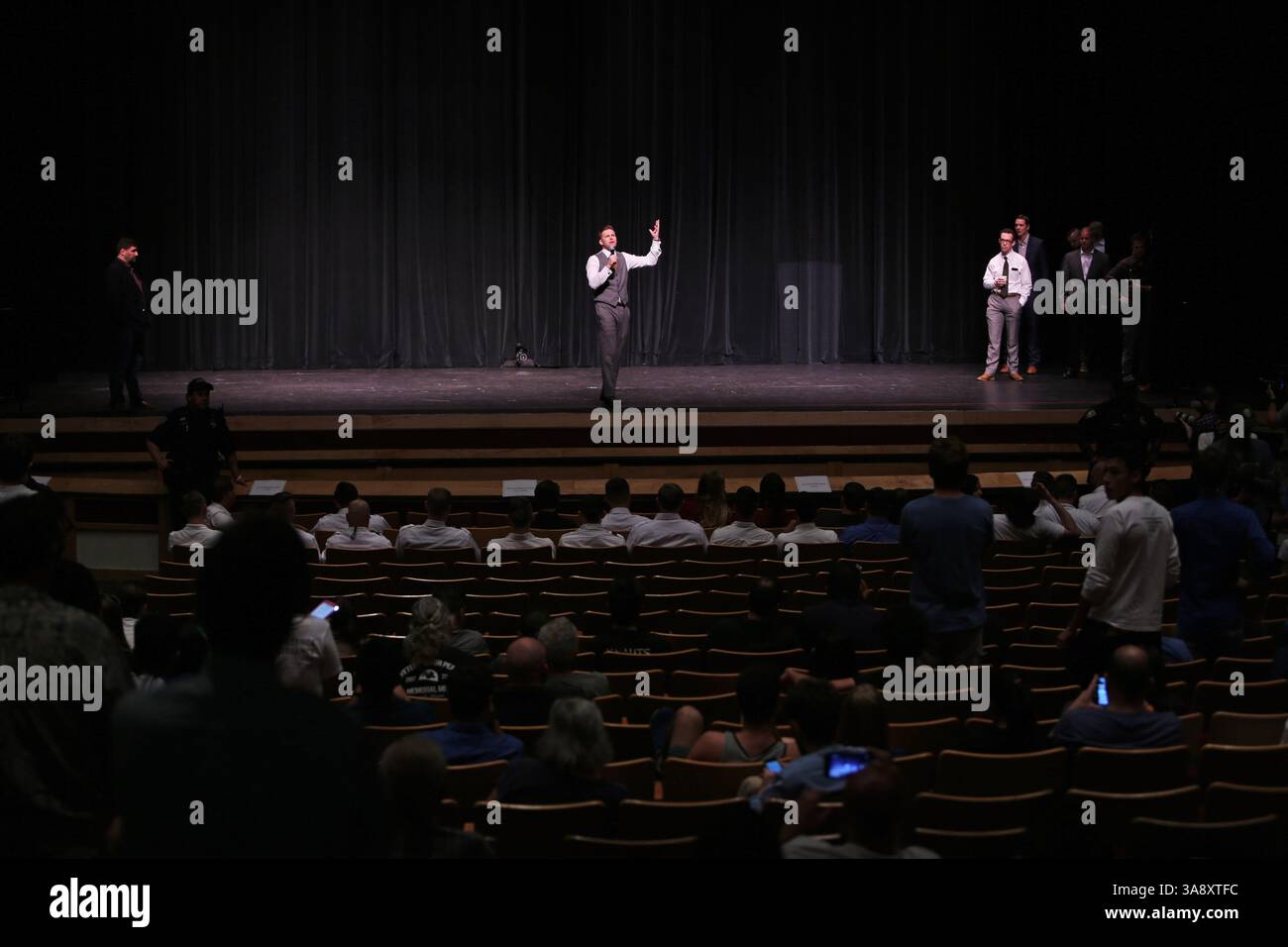 19 ottobre 2017 - Gainesville, FL, USA - il nazionalista bianco Richard Spencer tiene un discorso all'Università della Florida a Gainesville, Flag., giovedì 19 ottobre 2017. (Immagine di credito: © Ricardo Ramirez-Buxeda/TNS via ZUMA Wire) Foto Stock