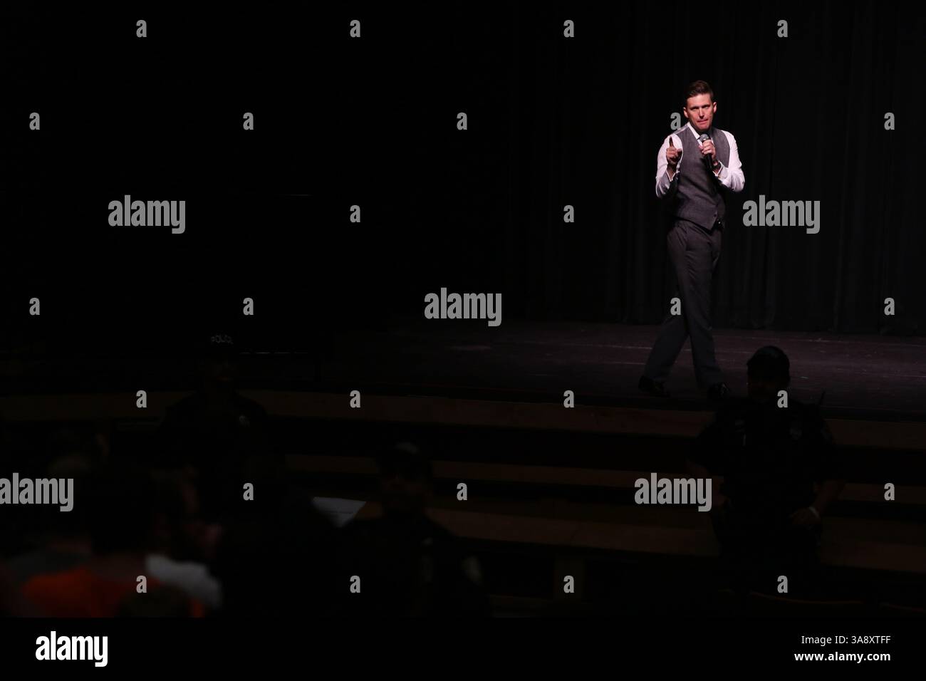 19 ottobre 2017 - Gainesville, FL, USA - il nazionalista bianco Richard Spencer tiene un discorso all'Università della Florida a Gainesville, Flag., giovedì 19 ottobre 2017. (Immagine di credito: © Ricardo Ramirez-Buxeda/TNS via ZUMA Wire) Foto Stock