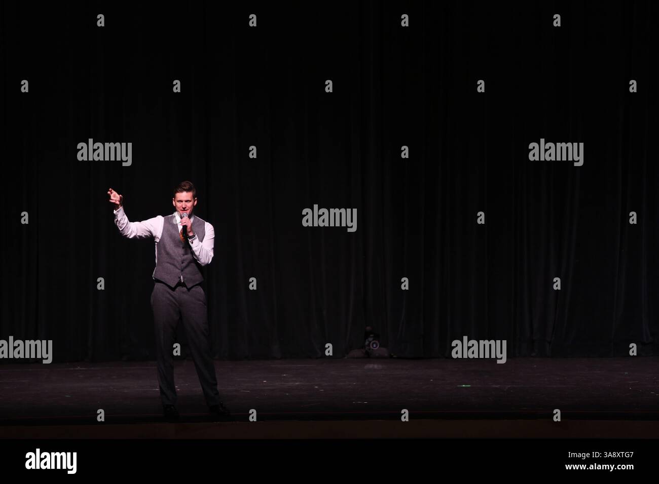 19 ottobre 2017 - Gainesville, FL, USA - il nazionalista bianco Richard Spencer tiene un discorso all'Università della Florida a Gainesville, Flag., giovedì 19 ottobre 2017. (Immagine di credito: © Ricardo Ramirez-Buxeda/TNS via ZUMA Wire) Foto Stock