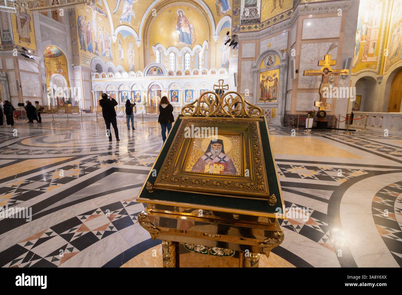 Belgrado, Serbia. 22 marzo 2025. Vista interna del Tempio ortodosso di Santa Sava nel centro storico della città Foto Stock