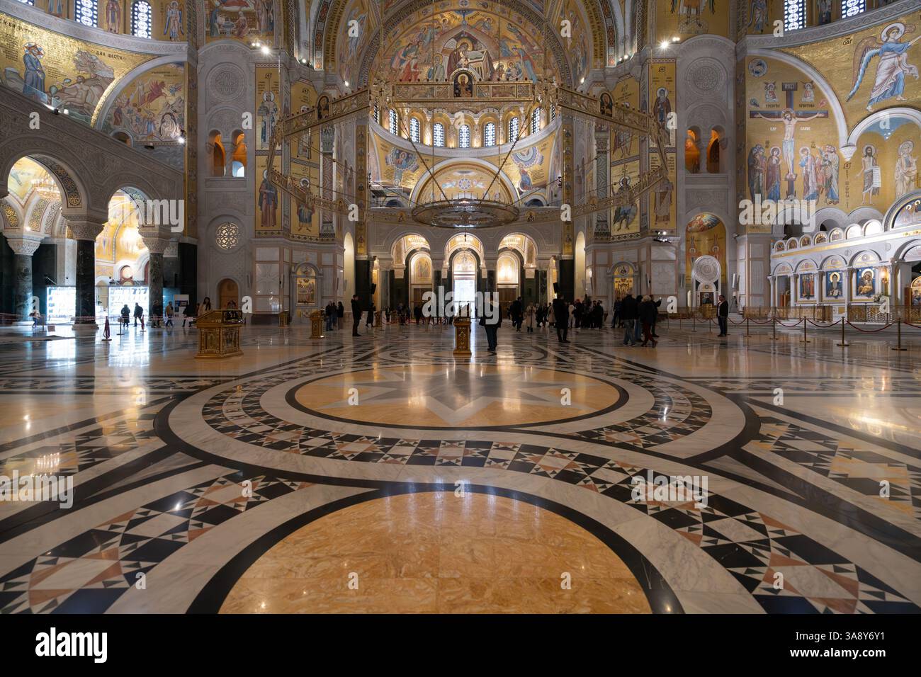 Belgrado, Serbia. 22 marzo 2025. Vista interna del Tempio ortodosso di Santa Sava nel centro storico della città Foto Stock