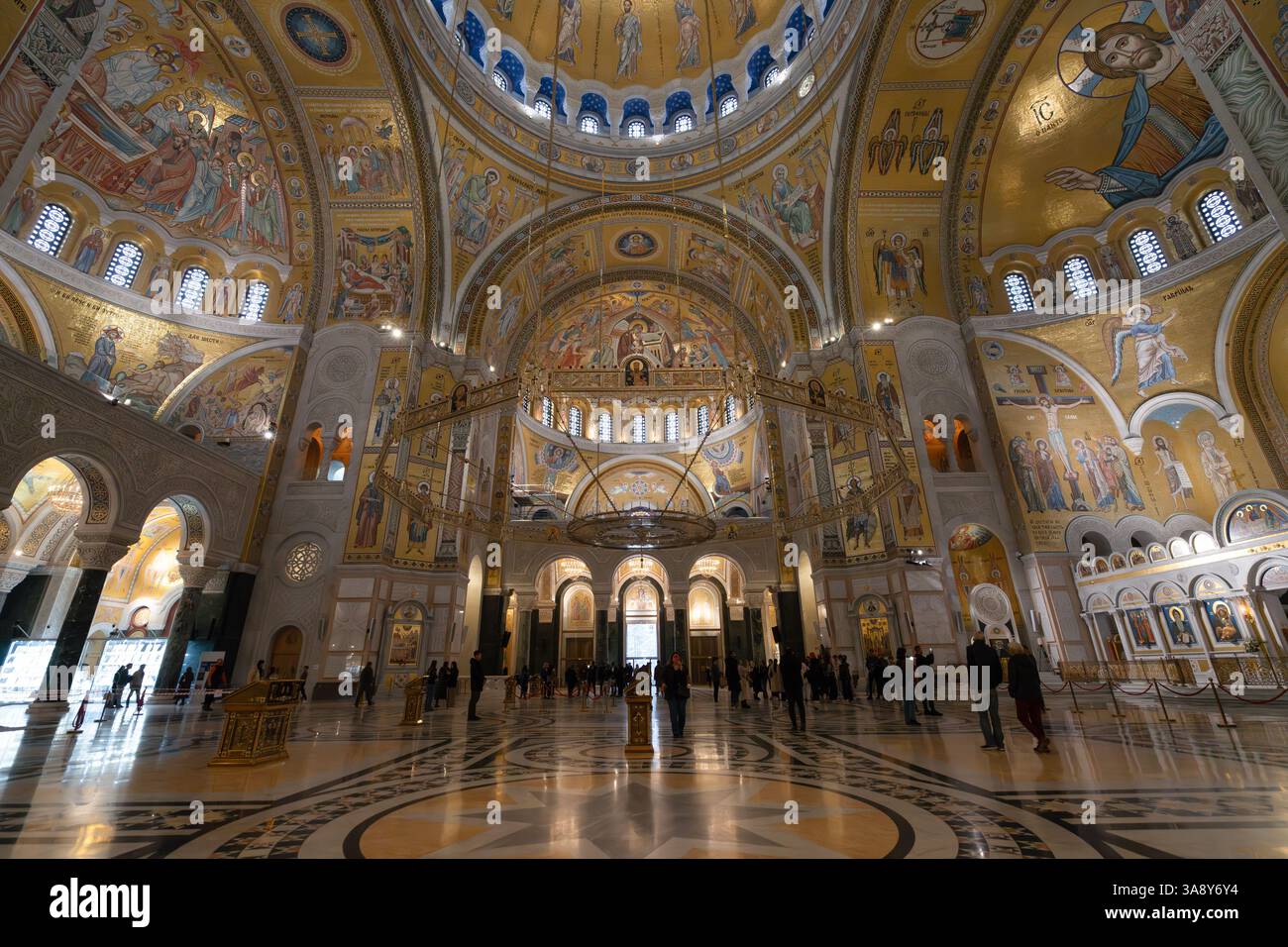 Belgrado, Serbia. 22 marzo 2025. Vista interna del Tempio ortodosso di Santa Sava nel centro storico della città Foto Stock