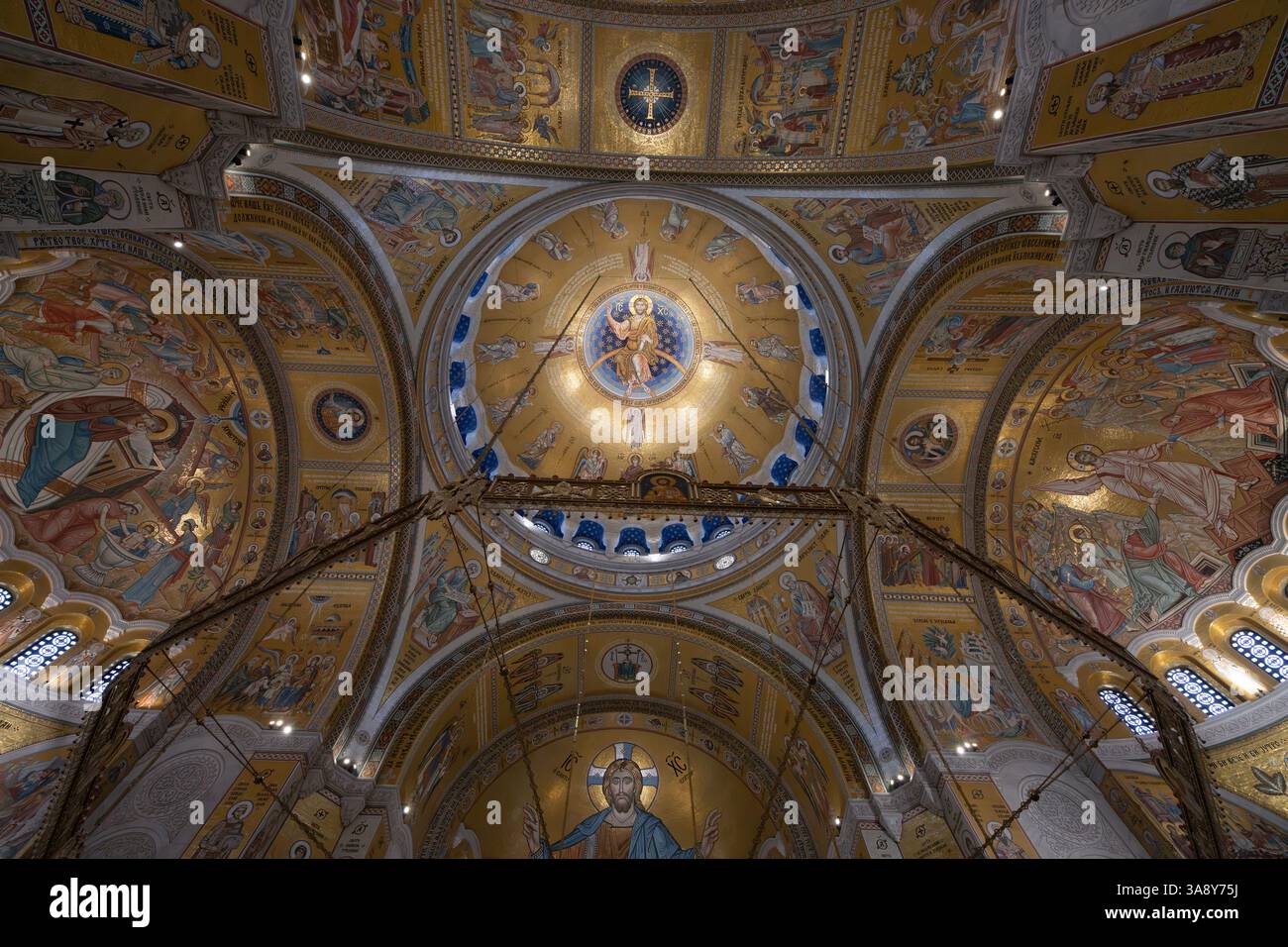 Belgrado, Serbia. 22 marzo 2025. Vista interna del Tempio ortodosso di Santa Sava nel centro storico della città Foto Stock