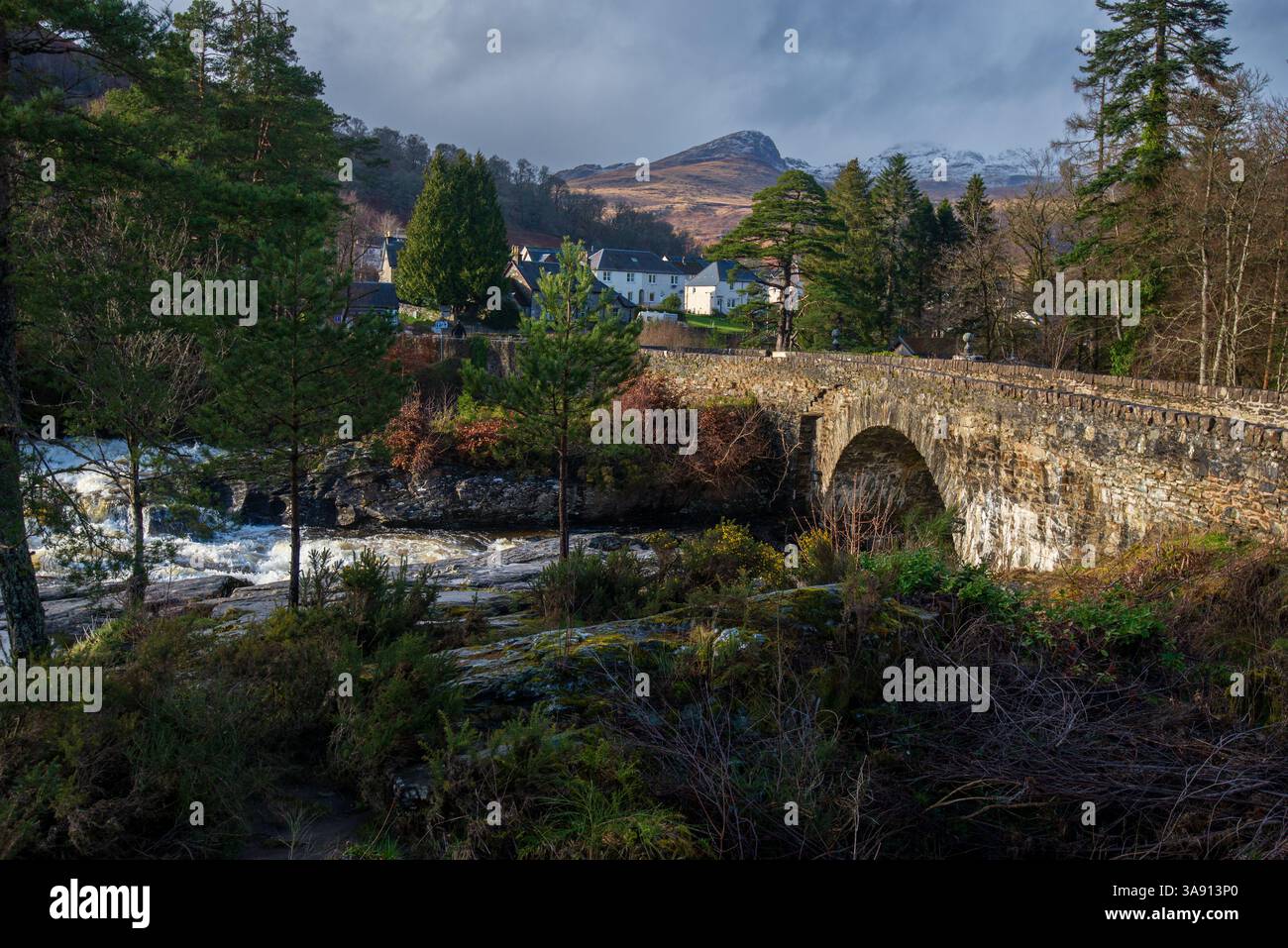 Le cascate di Dochart, Killin nelle Highlands scozzesi Foto Stock