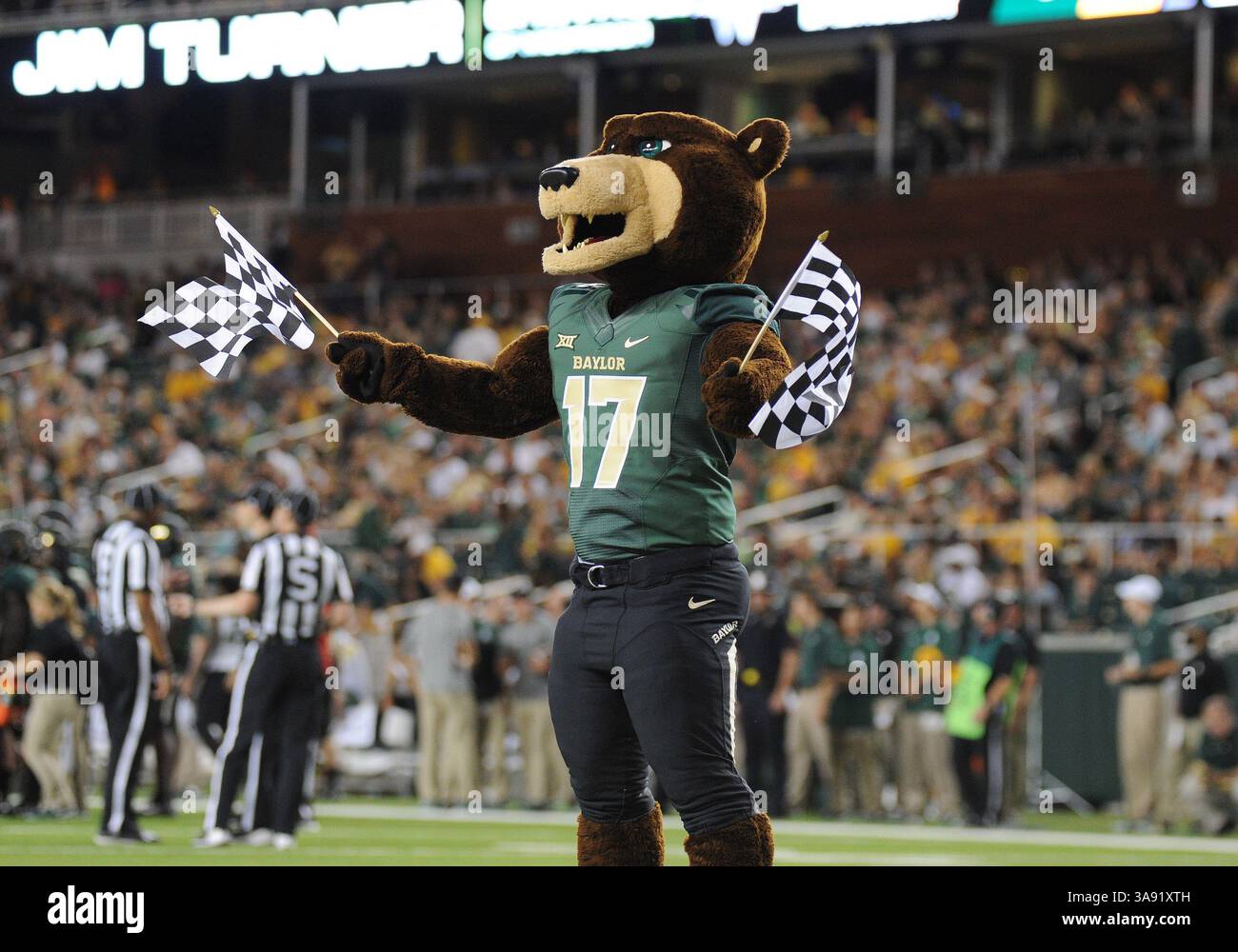 9 settembre 2017: Mascotte dei Baylor Bears durante la partita di football NCAA tra i Baylor Bears e gli UTSA Roadrunners al McLane Stadium di Waco, Texas. Matthew Lynch/CSM(immagine di credito: &Copy; Matthew Lynch/CSM tramite filo ZUMA) Foto Stock