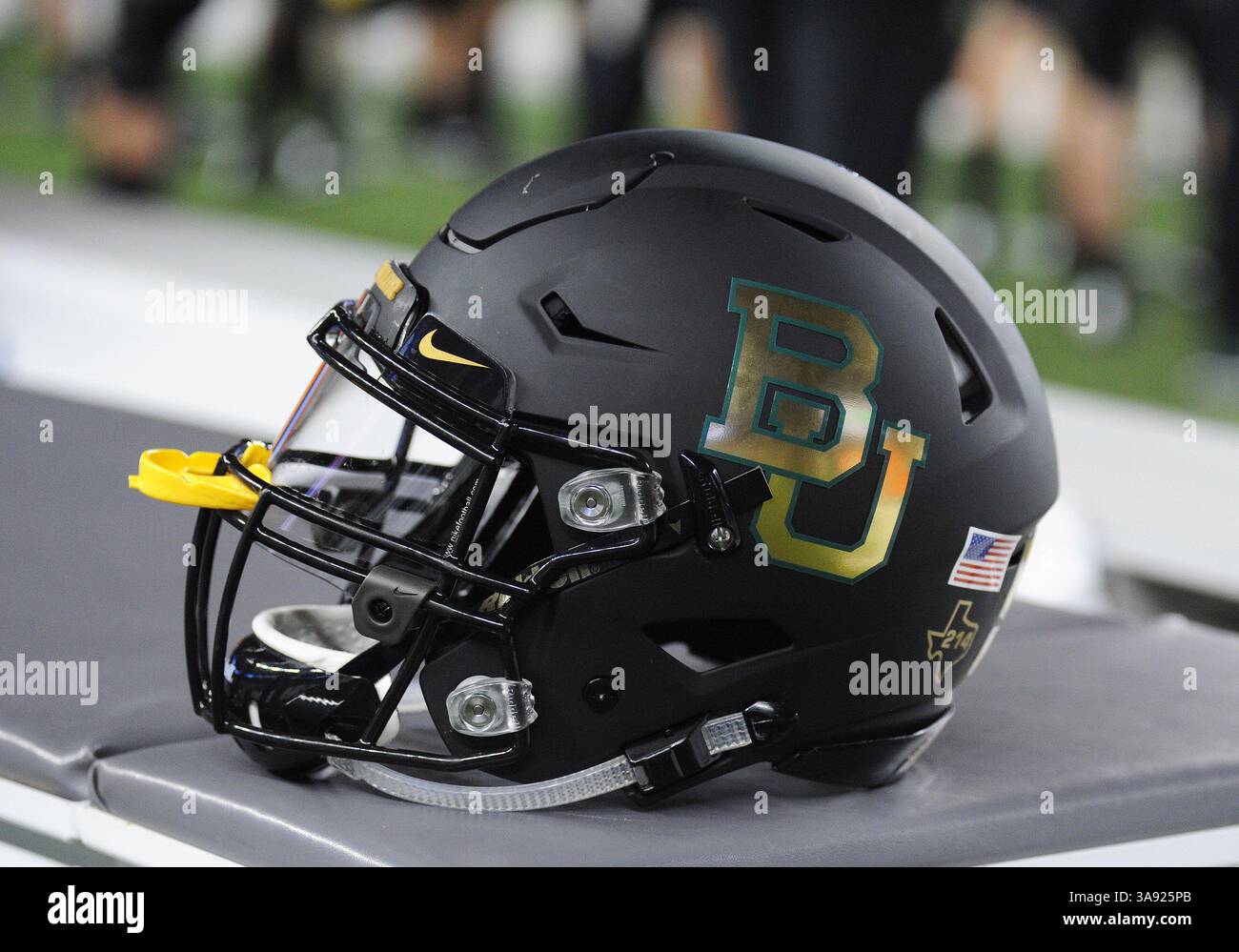 9 settembre 2017: Casco dei Baylor Bears durante la partita di football NCAA tra i Baylor Bears e gli UTSA Roadrunners al McLane Stadium di Waco, Texas. Matthew Lynch/CSM(immagine di credito: &Copy; Matthew Lynch/CSM tramite filo ZUMA) Foto Stock