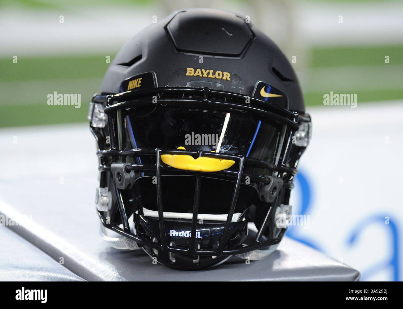 9 settembre 2017: Casco dei Baylor Bears durante la partita di football NCAA tra i Baylor Bears e gli UTSA Roadrunners al McLane Stadium di Waco, Texas. Matthew Lynch/CSM(immagine di credito: &Copy; Matthew Lynch/CSM tramite filo ZUMA) Foto Stock