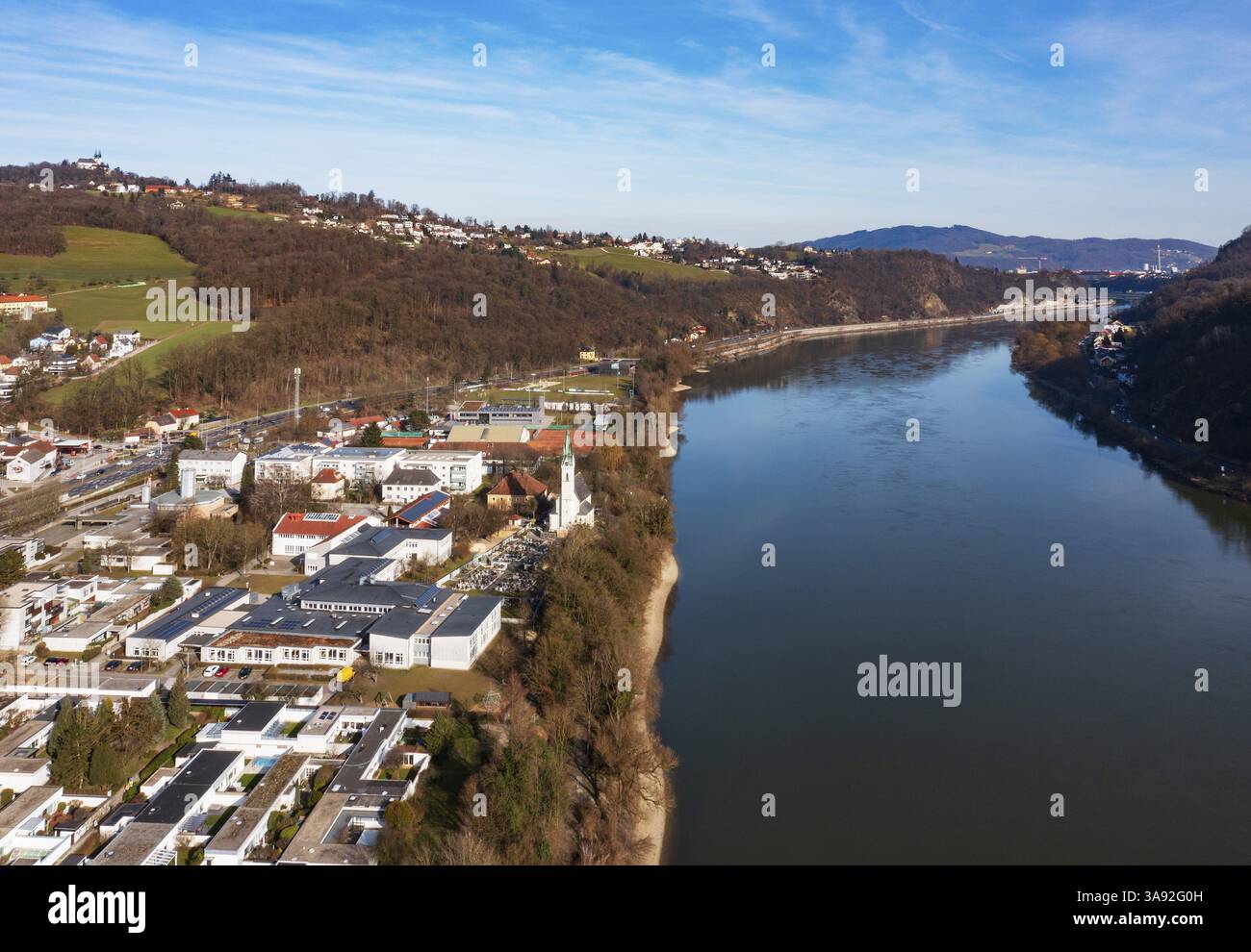 Immagine del drone, proprietà abitative, condomini e palazzine, Puchenau, distretto di Linz Land, Danubio, alta Austria, Austria, Europa Foto Stock