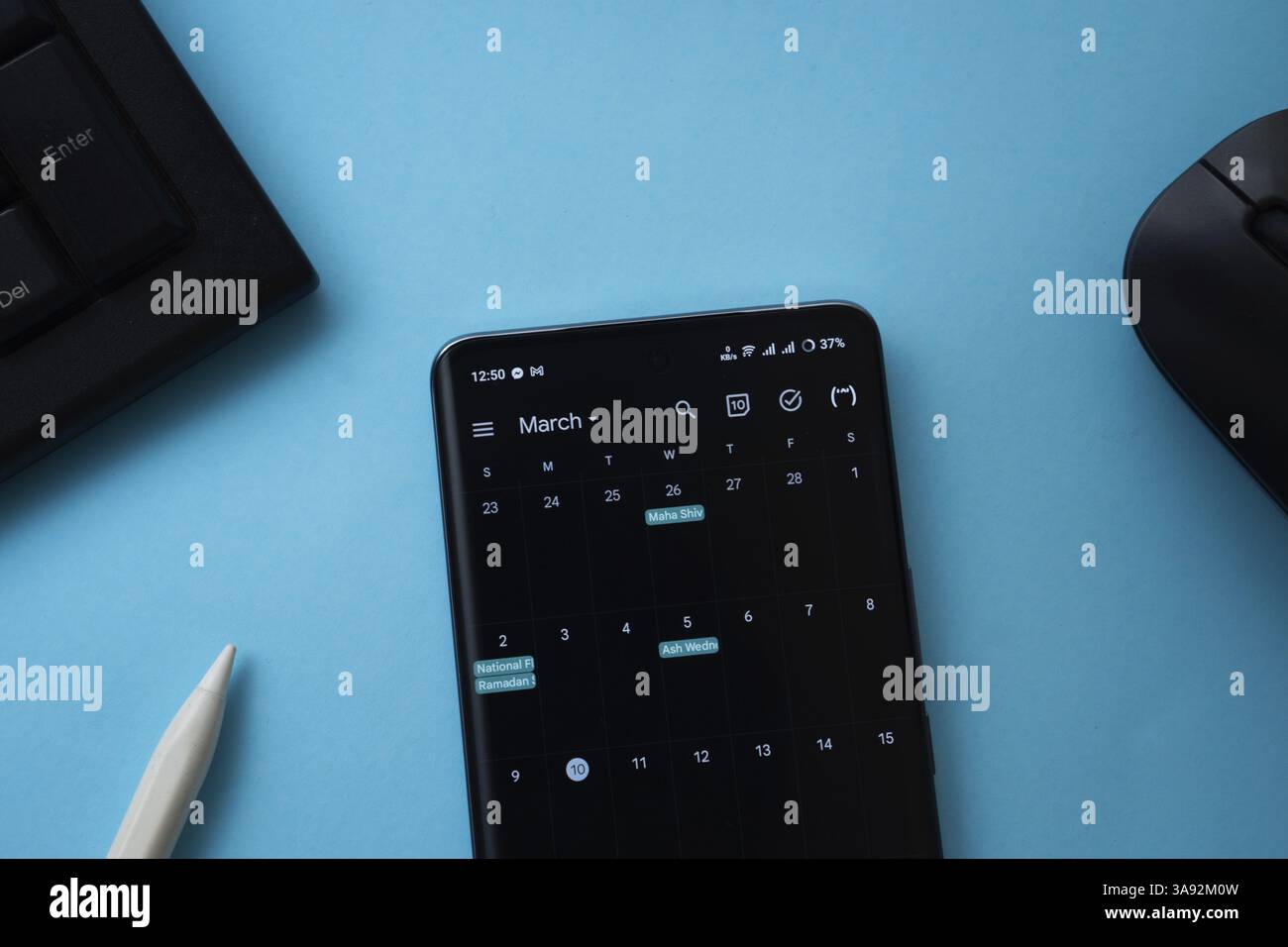 La pagina iniziale di Google Calendar è visualizzata su uno smartphone Foto Stock