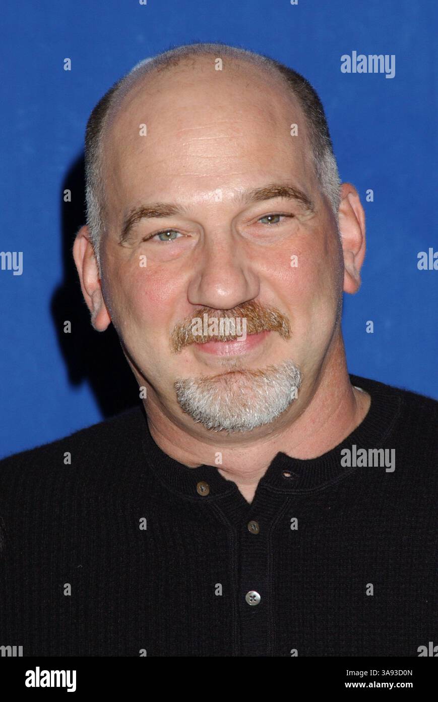 17 febbraio 2004 - North Hollywood, CA, Stati Uniti - 17 febbraio 2004; North Hollywood, CA, Stati Uniti; regista e produttore esecutivo ROB SCHILLER durante uno sguardo esclusivo dietro le quinte della commedia della CBS "King of Queens" tenutasi presso l'Academy of Television Arts & Sciences, credito obbligatorio: foto di Laura Farr/AdMedia. (©) Copyright 2003 di Laura Farr Foto Stock