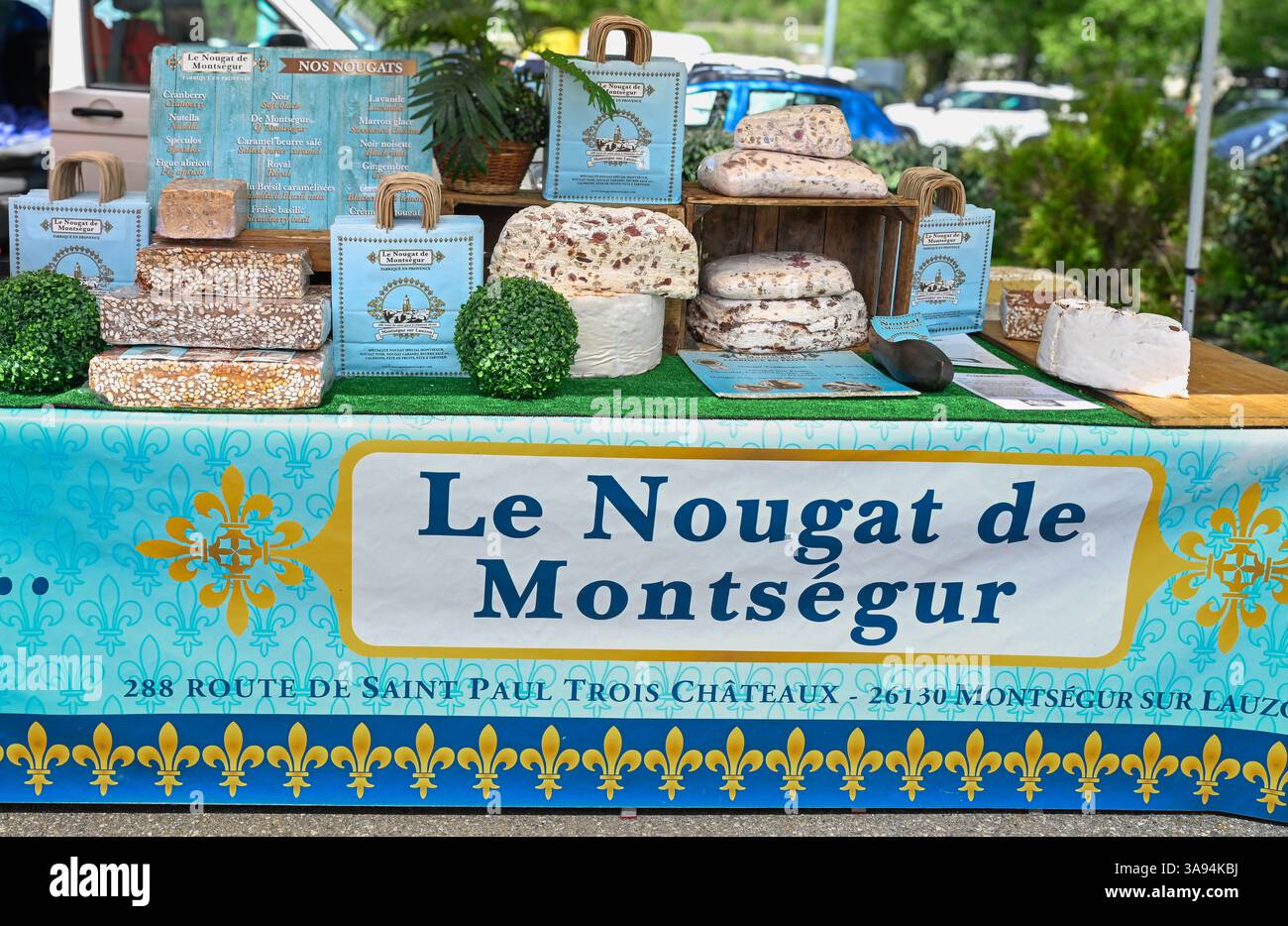 Sisteron, Alpes de haute Provence Francia. La celebrazione annuale di Sisteron Lamb. Bancarelle che vendono torrone artigianale di produzione locale Foto Stock